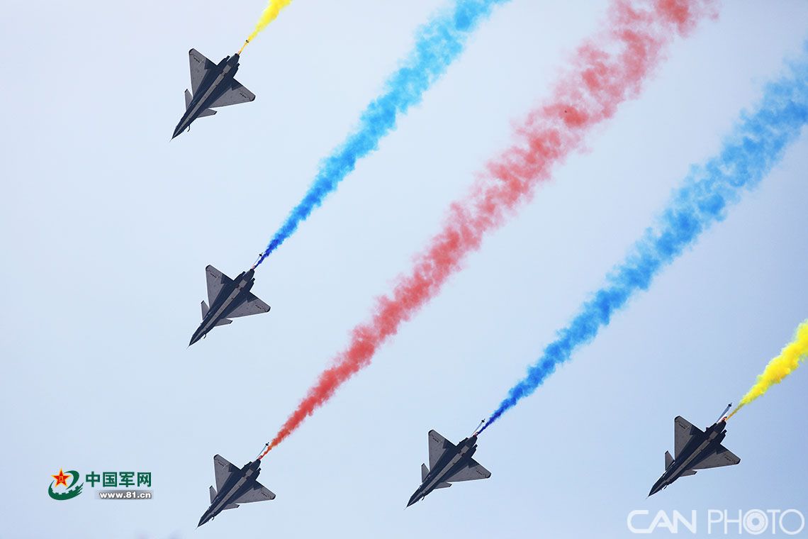 阅兵视觉丨战机轰鸣 近距离看飞机