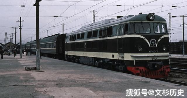 1983年的中国老照片,穿着打扮朴素自然