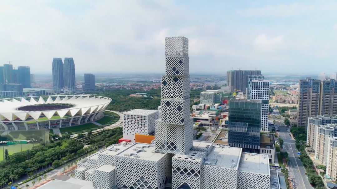 城市霓虹,乡村阡陌,池塘碧波,古榕斜照……具有岭南文化气息的乐从,大