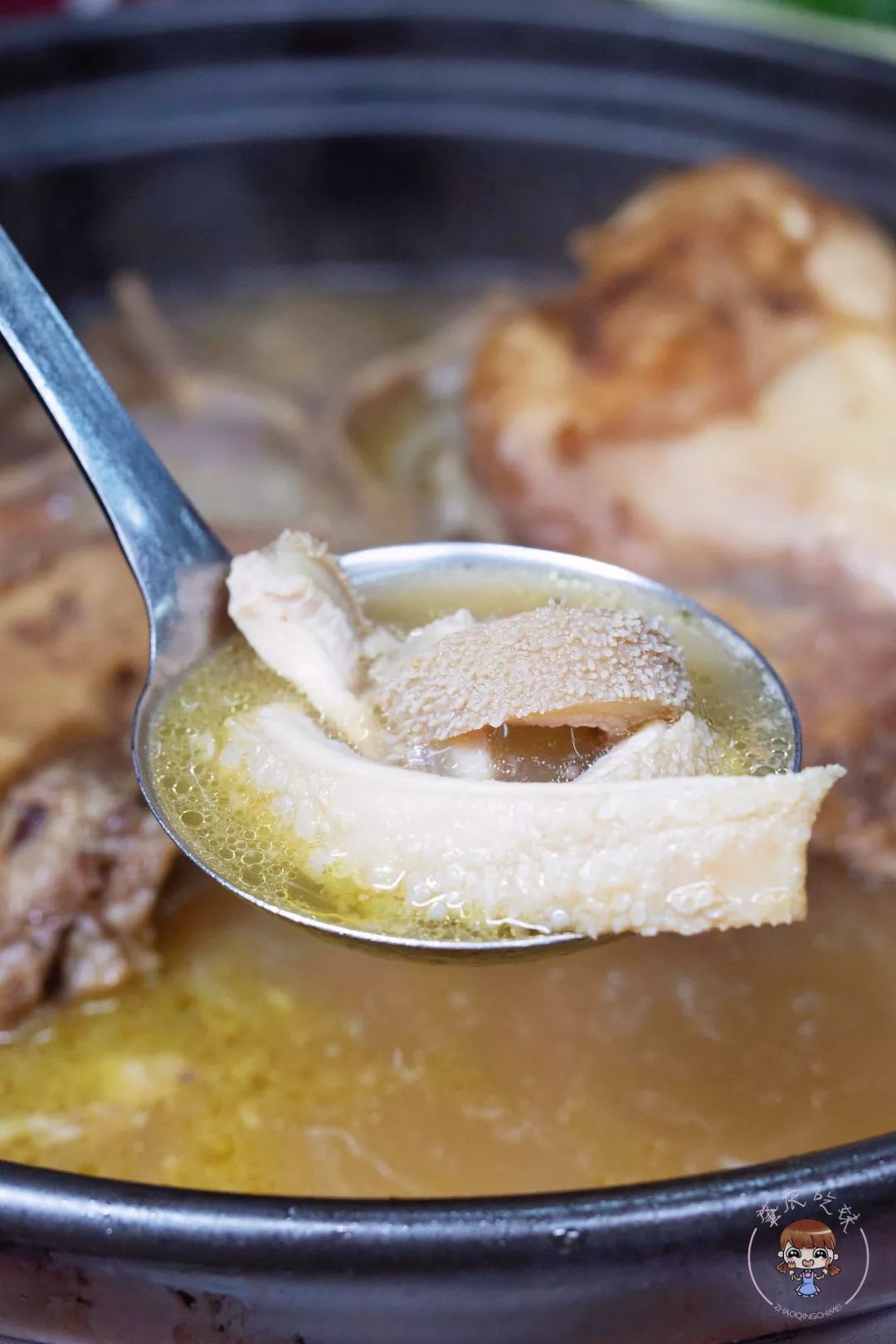 牛骨汤底——1份,牛梅肉——1份牛肚——1份,牛血——1份油炸——1份