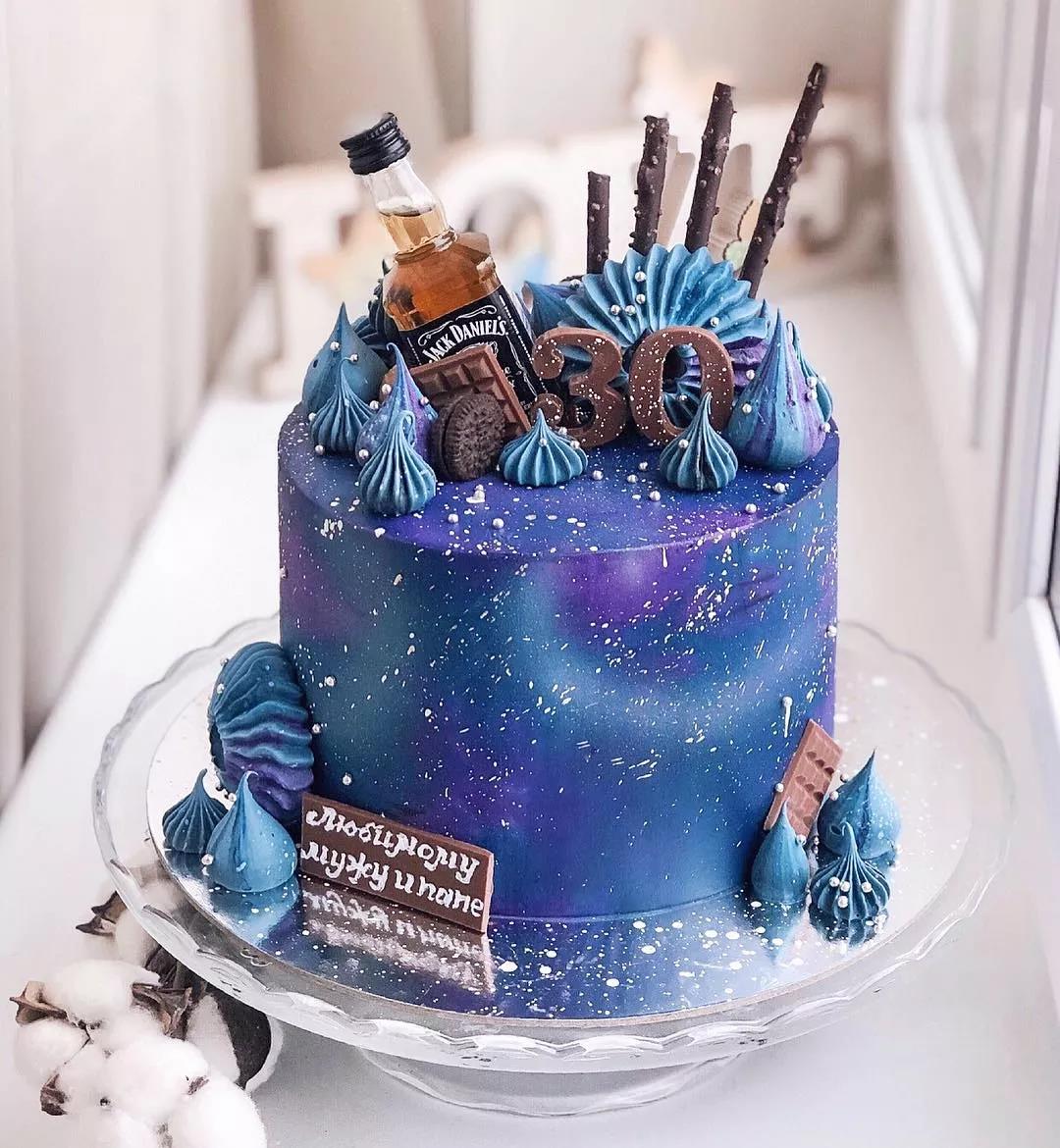 当然是独角兽,小熊和兔兔啦~ 嫩色蛋糕加上散发幼齿感的元素直击性噜