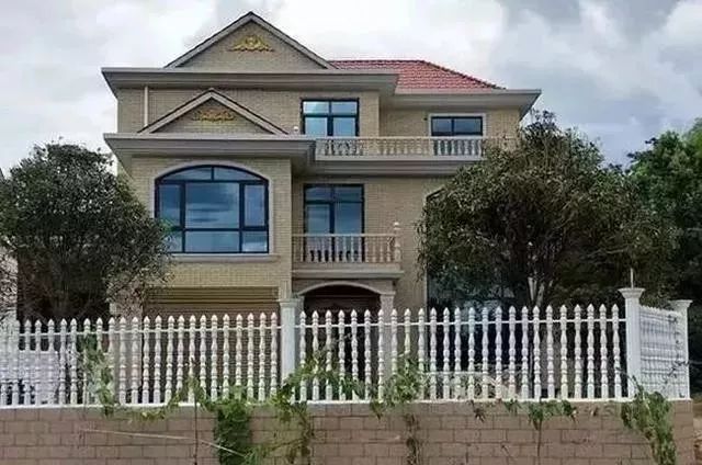 从建房到装修花了百多万这套三层别墅院子也做得有模有样