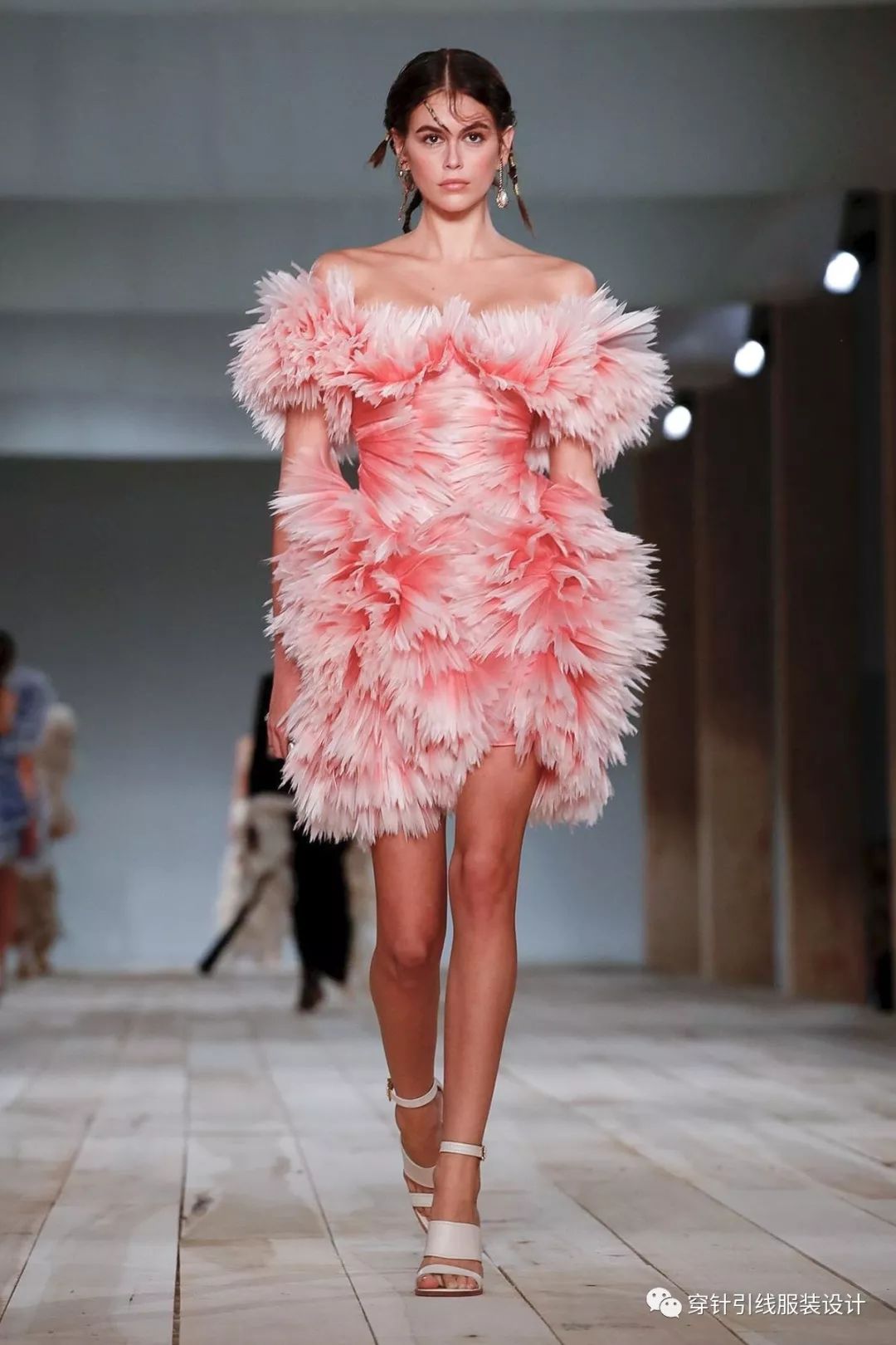 alexandermcqueen2020春夏大秀优雅浪漫的麦昆英伦女孩这一季真的很美