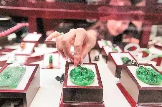 央視打假珠寶奸商！這3大騙局4種小伎倆坑人無數……