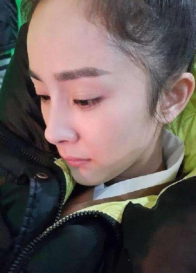 杨幂素颜有多美?节目中被迫卸妆,真容曝光惊艳全场