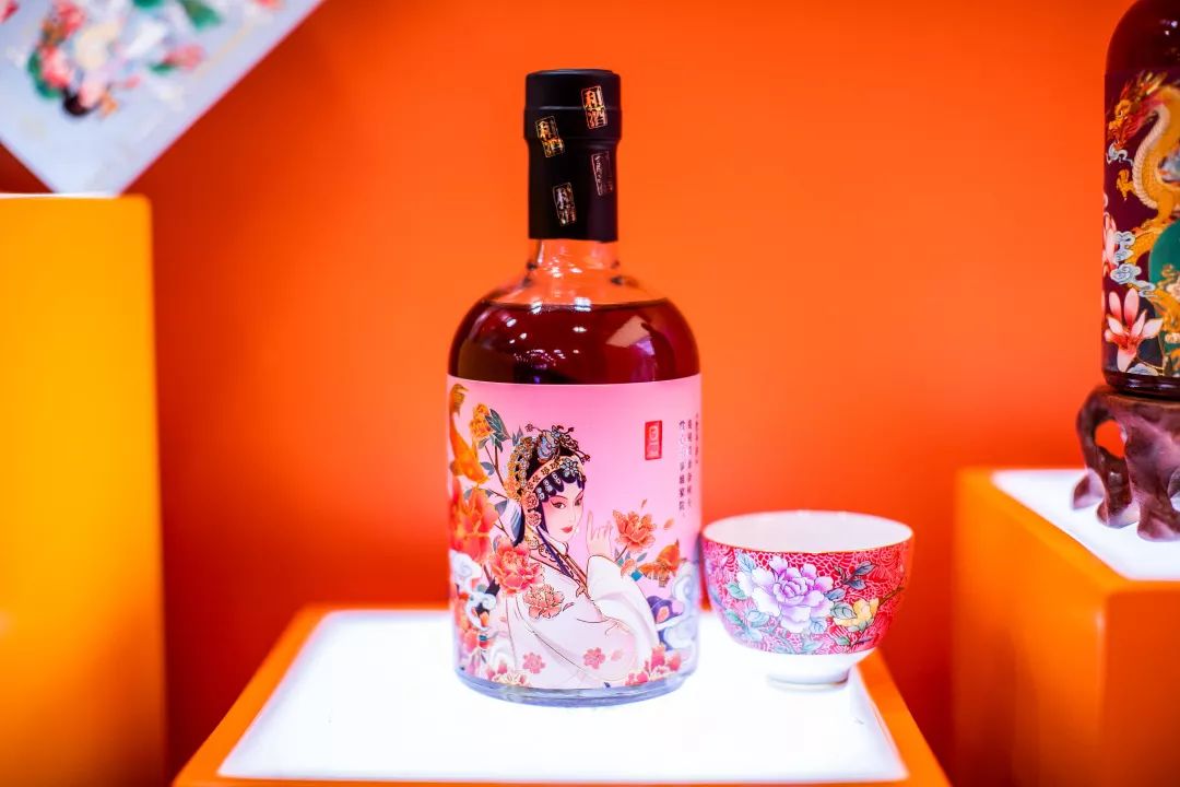 产品将和酒品牌与昆曲文化元素相结合,以"和韵昆曲,酒酝悠长"为创意