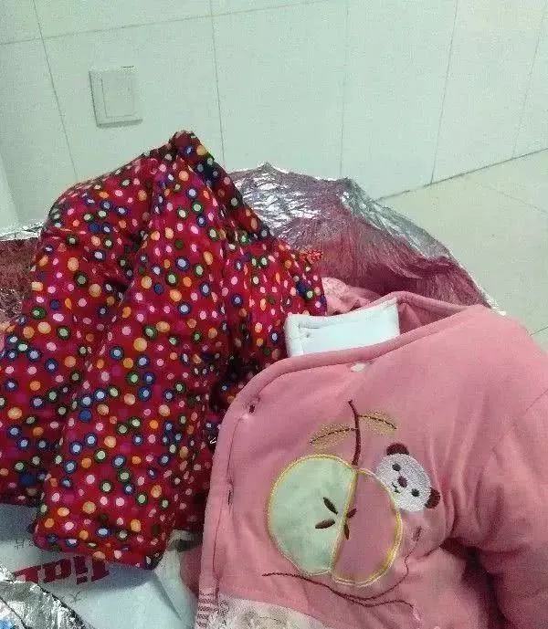 汉江边小树林,发现弃婴浑身湿透!_女婴