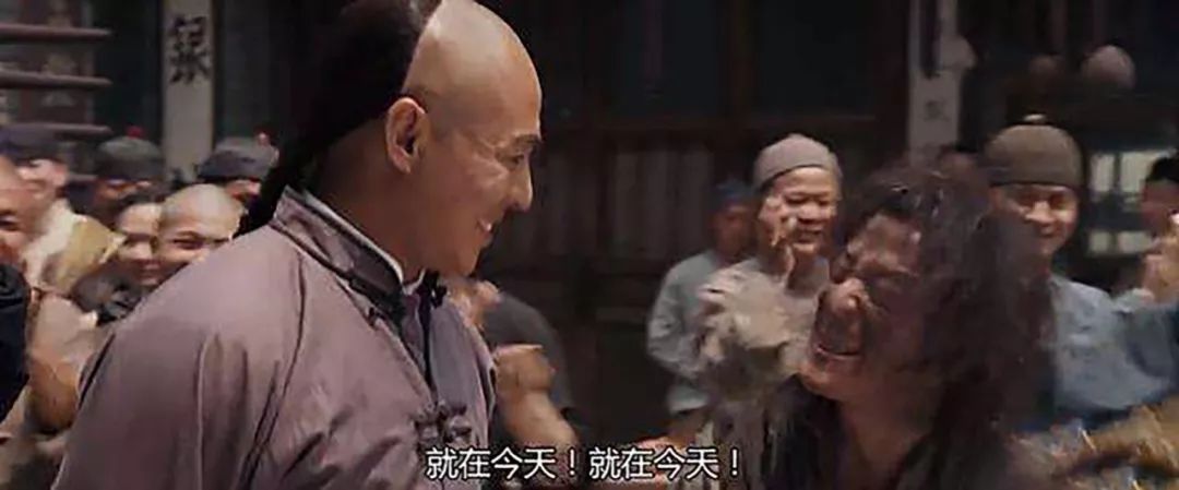 之后那个乞丐笑着说:"就在今天就在今天."霍元甲回答:"你说呢?