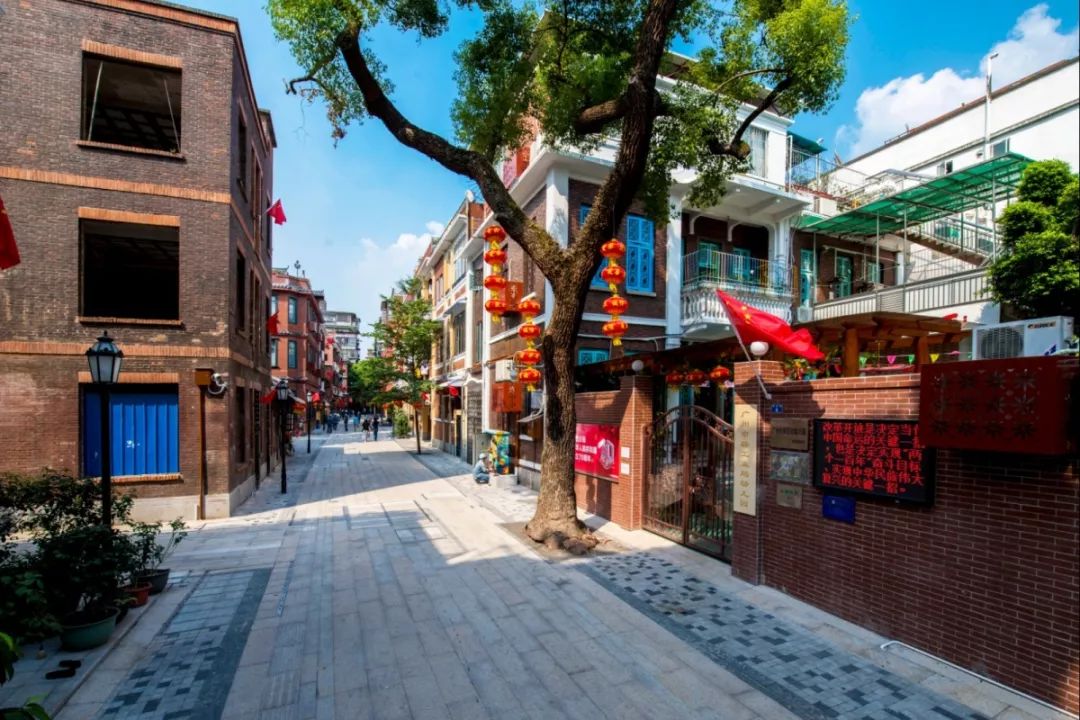 国庆档最大黑马越秀街坊我和我的祖国倾情献映全员演技炸裂