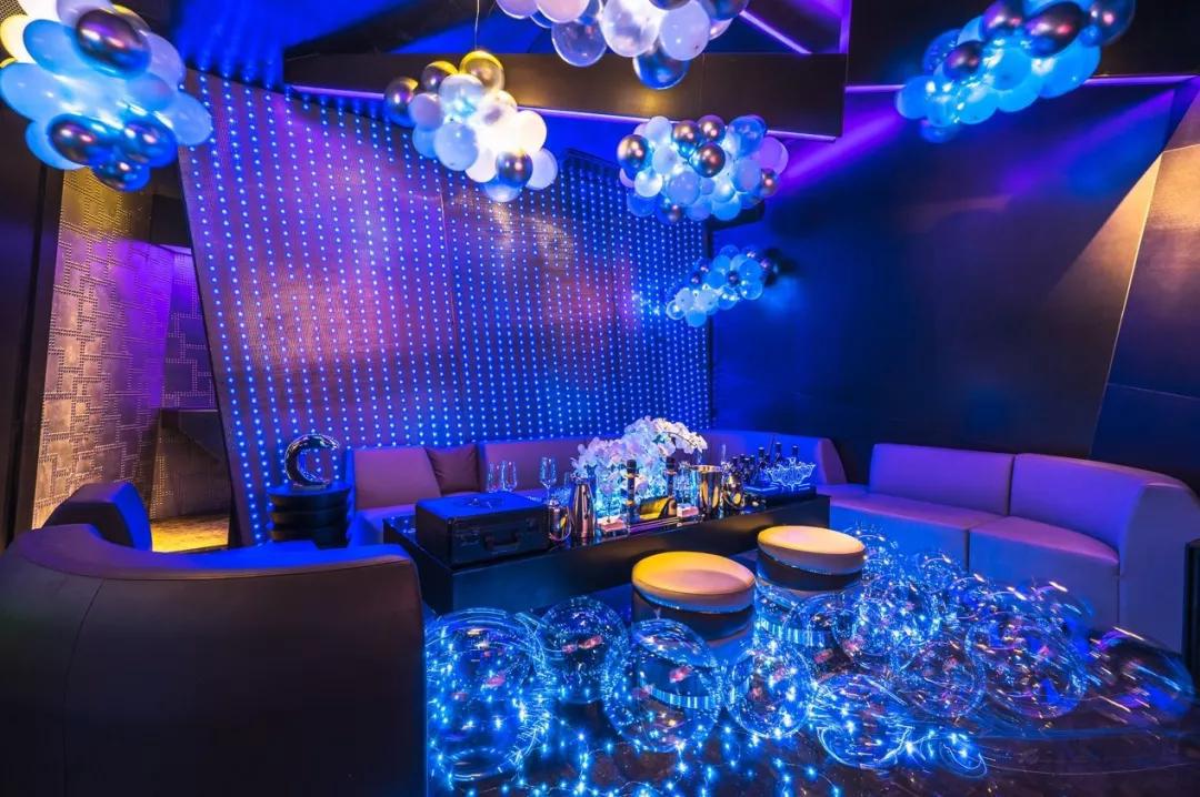 我们在市中心这家潮流夜店开了一场私密派对炫爆了
