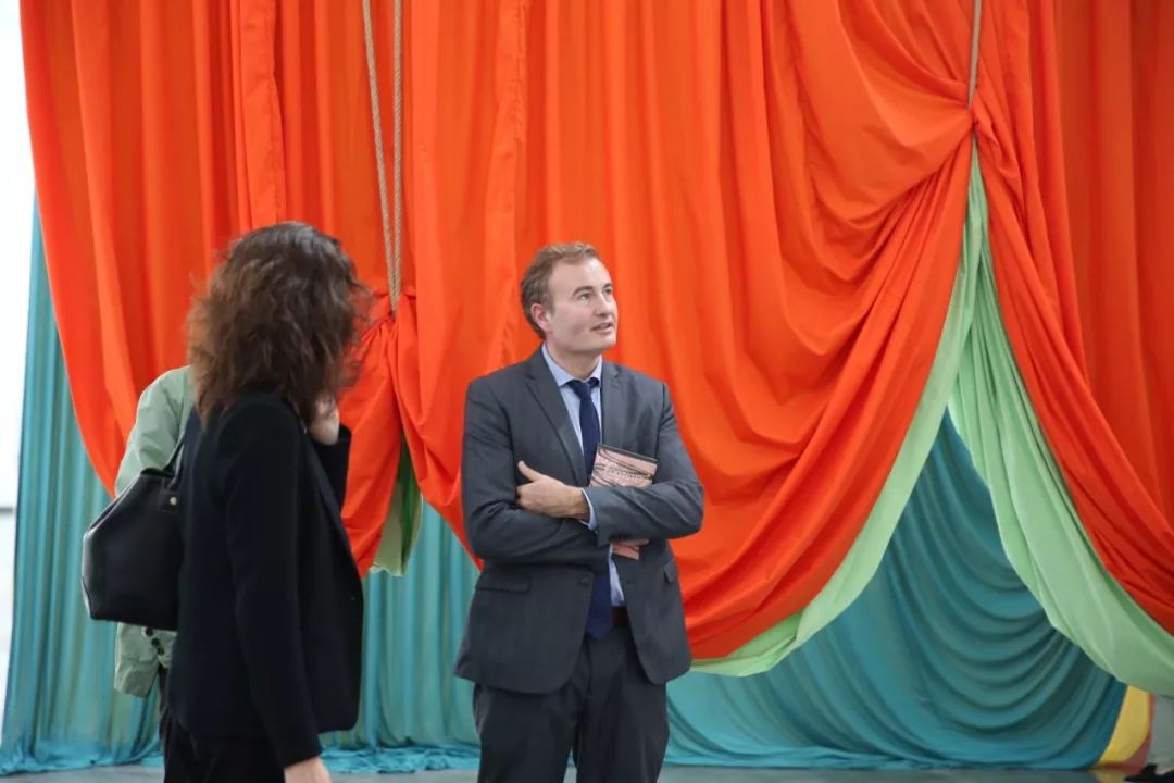 新任法国驻华大使馆文化公使衔参赞参访上海民生现代美术馆