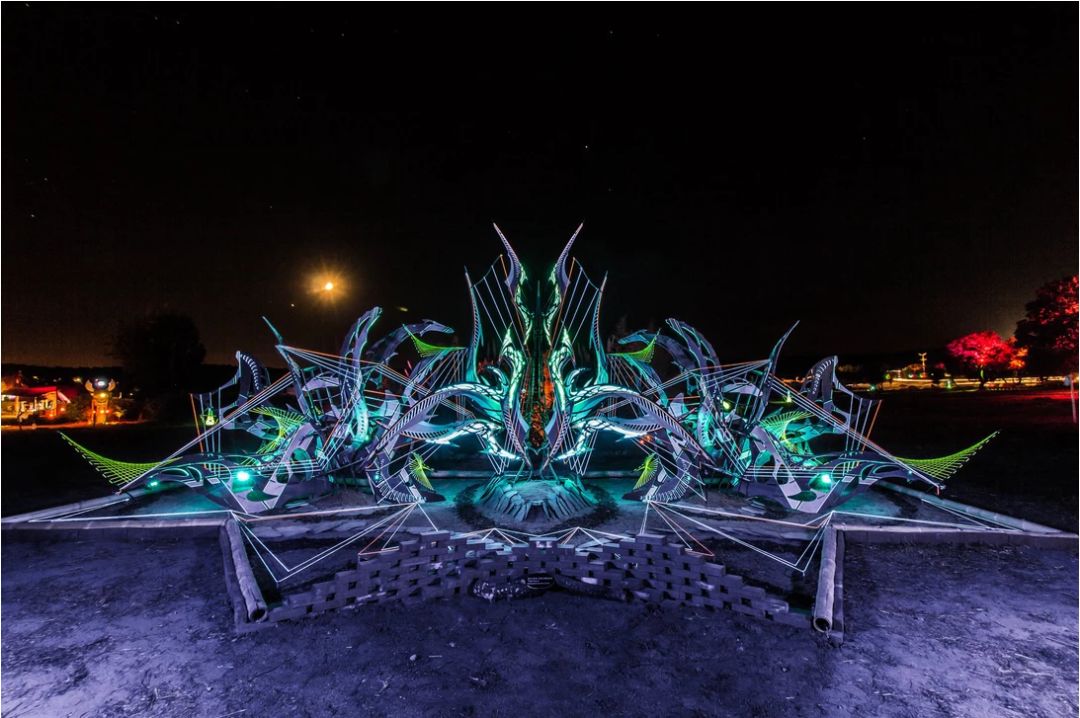 他创作的究竟是雕塑还是恐怖的外星科幻艺术