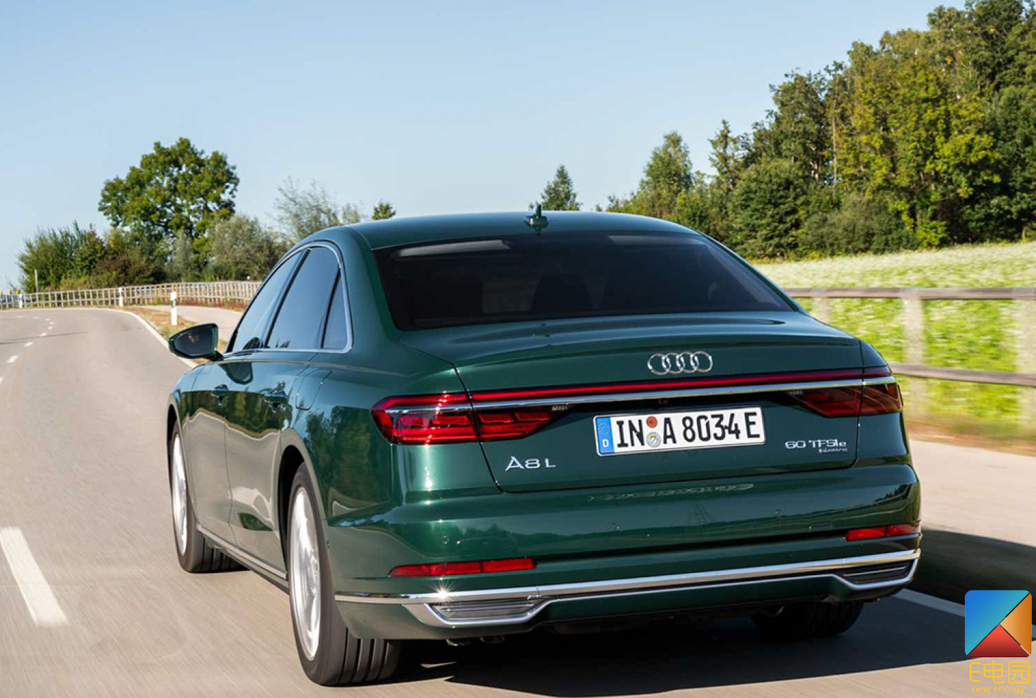 纯电续航40km 新款奥迪a8插混版官图发布