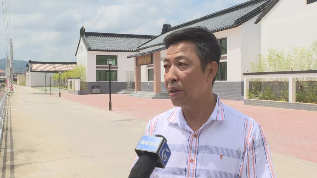 华西村地处成田镇东部,东接陇田镇华瑶村,西接田中央社区,南与简朴村