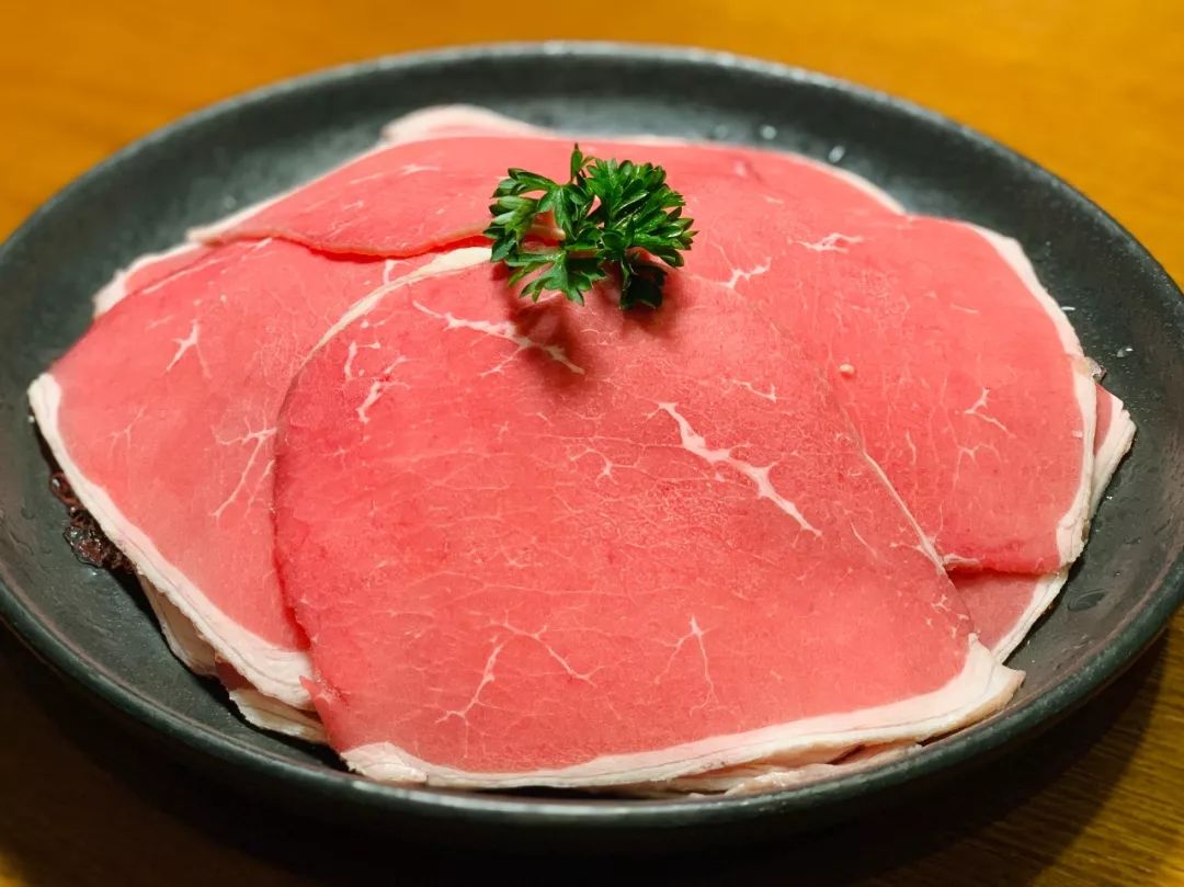 一盘就能吃到4种高品质肉肉 不同部位的牛肉拥有完全不一样的口感 都