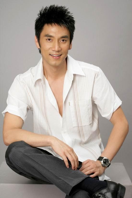 林依轮的结发妻子名叫黄琏,两个人在林依轮还没有出名的时候就相识