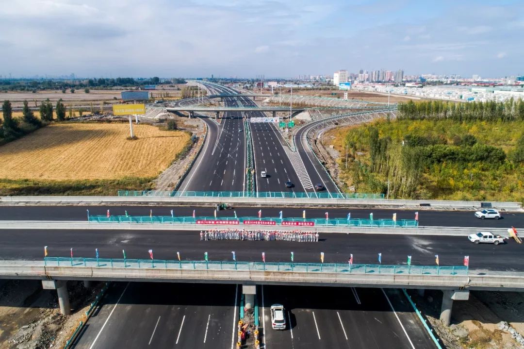交通华彩展双响高速旧貌换新颜g7大乌和g30乌奎高速公路扩建工程通过