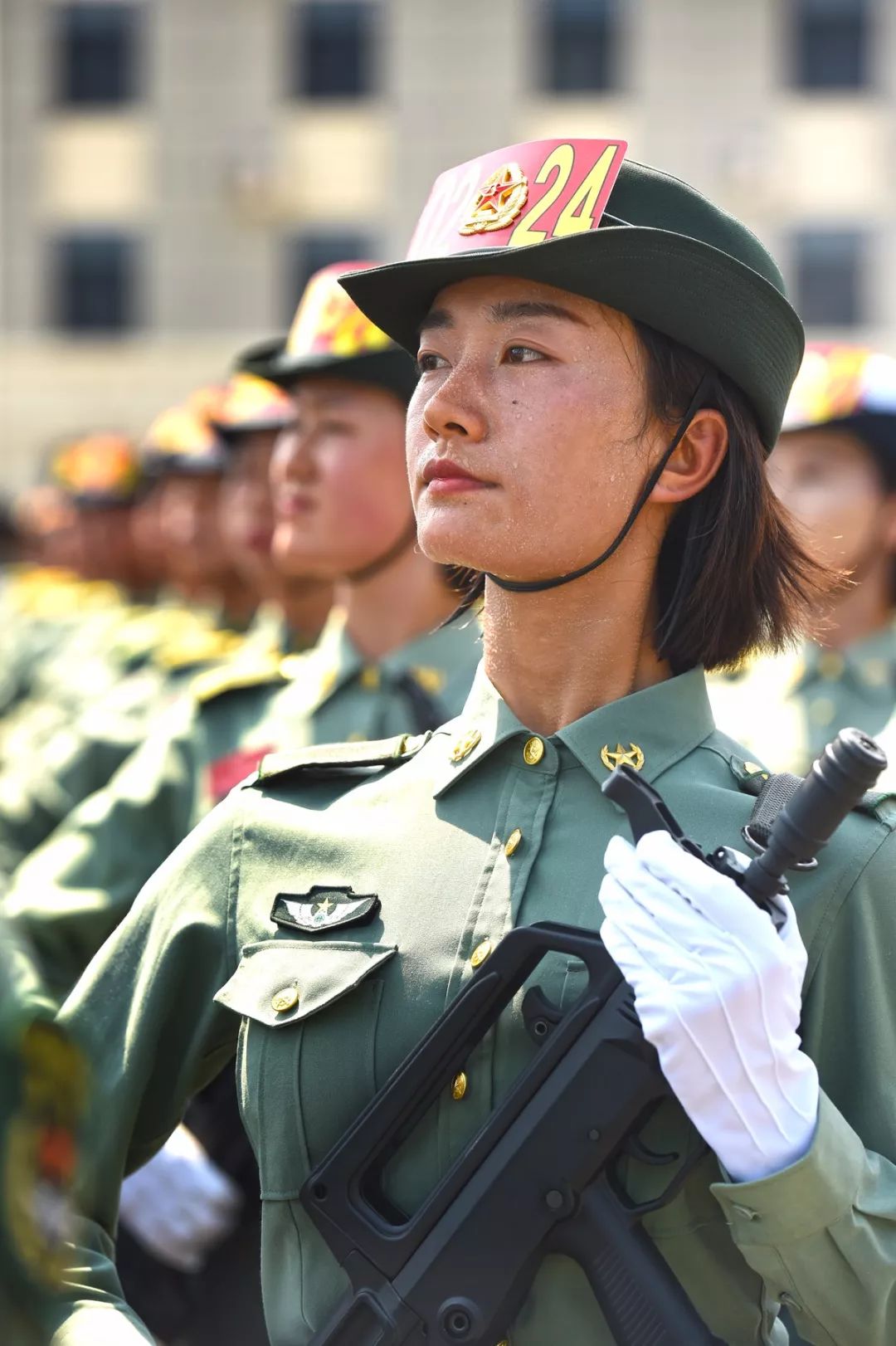 女兵阅兵美女图片