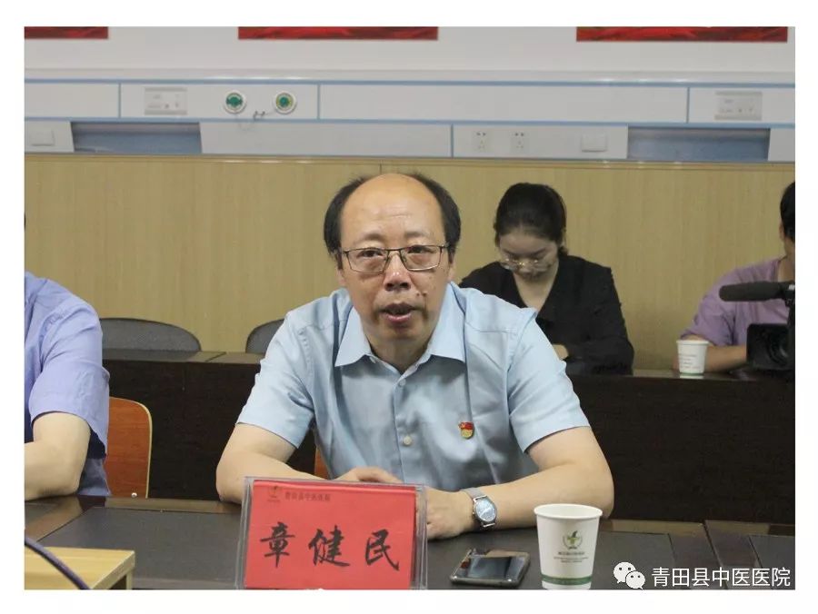 周和平县长介绍了青田县医疗的基本情况和群众的就医需求,希望省立