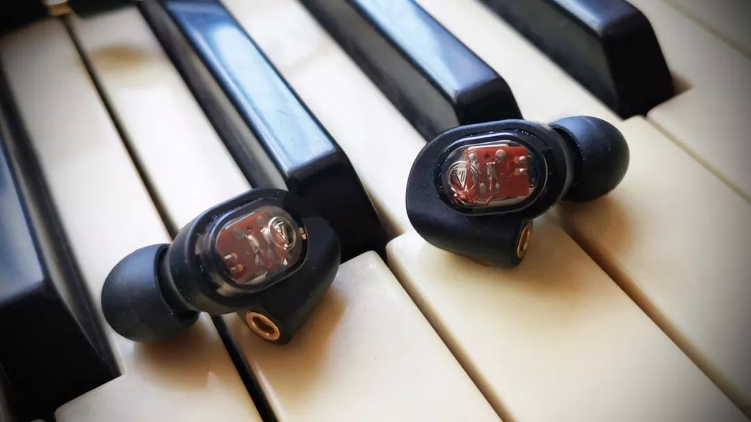 当动铁遇上监听,带你了解铁三角三单元监听入耳——ath-e70_耳机