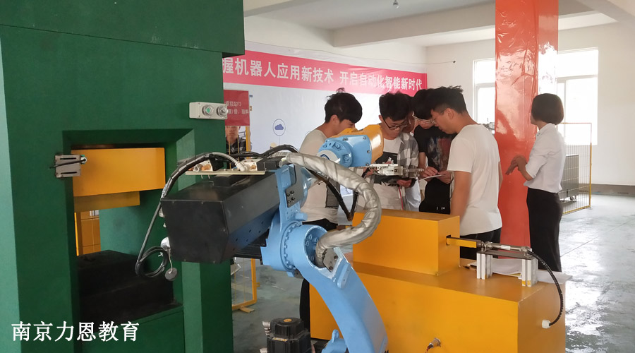 带你认识一下工业机器人示教编程