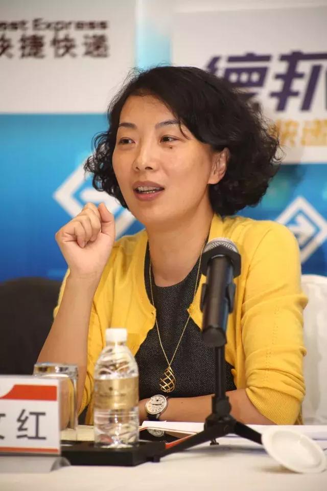 17歲海底撈服務員如今身家30億曾經的公司前臺現在身家50億