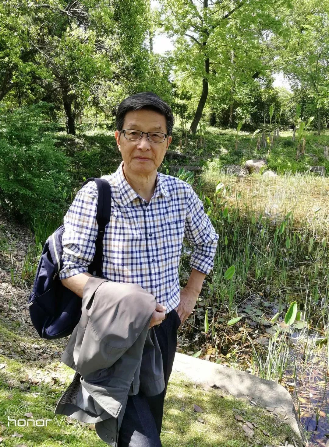 初心在身边吴加澍春风化雨育桃李一片丹心献教育