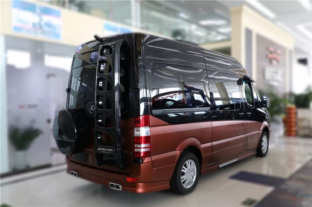 奔驰斯宾特(参数丨图片)黑橙双色限量版商务车,它的改变可不止是外表