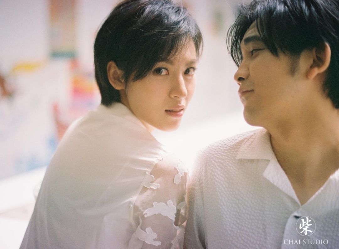 周放"初中那年,我认识了刘畅."很瘦,和我差不多高.