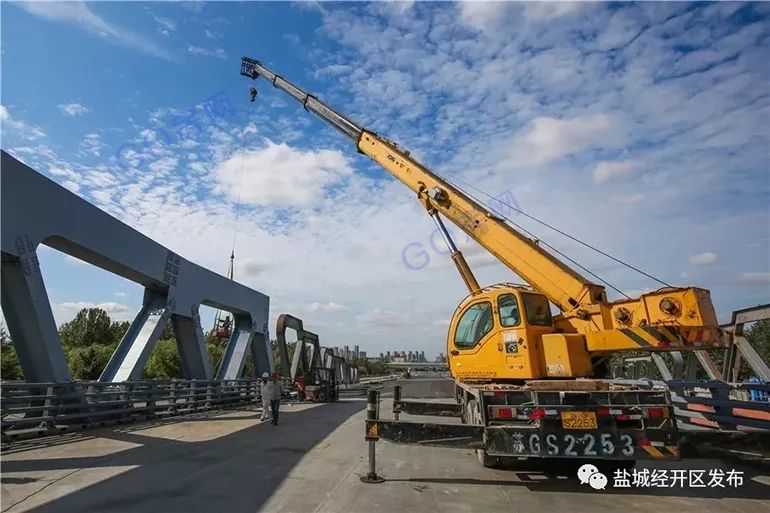 鹽瀆路通榆河大橋項目整體呈東西走向,起點位於鹽瀆路與範公路交叉處