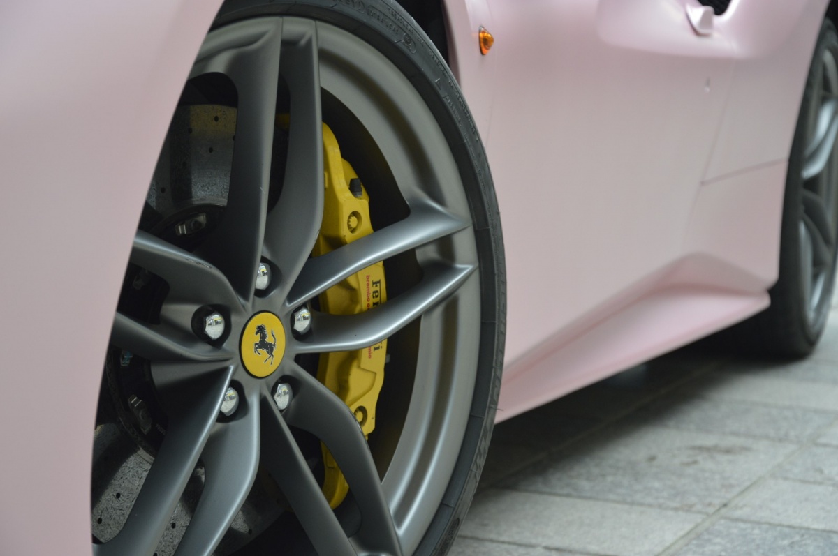 电光樱花粉色的法拉利488除了春天的气息还有满满粉嫩少女心