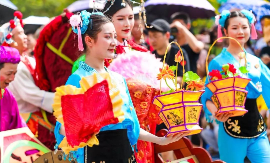 国庆龙川马灯舞亮相深圳演绎精彩