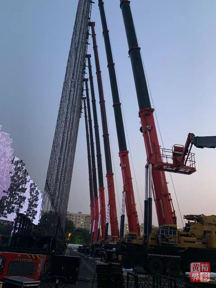 听海滨吊装团队讲他们在天安门吊起巨型国旗的故事