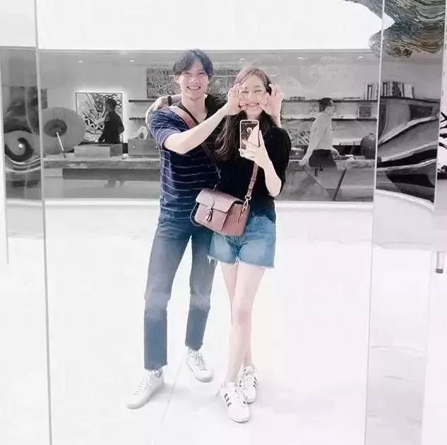 情侣拍照姿势学会这10招拍出甜蜜的情侣照