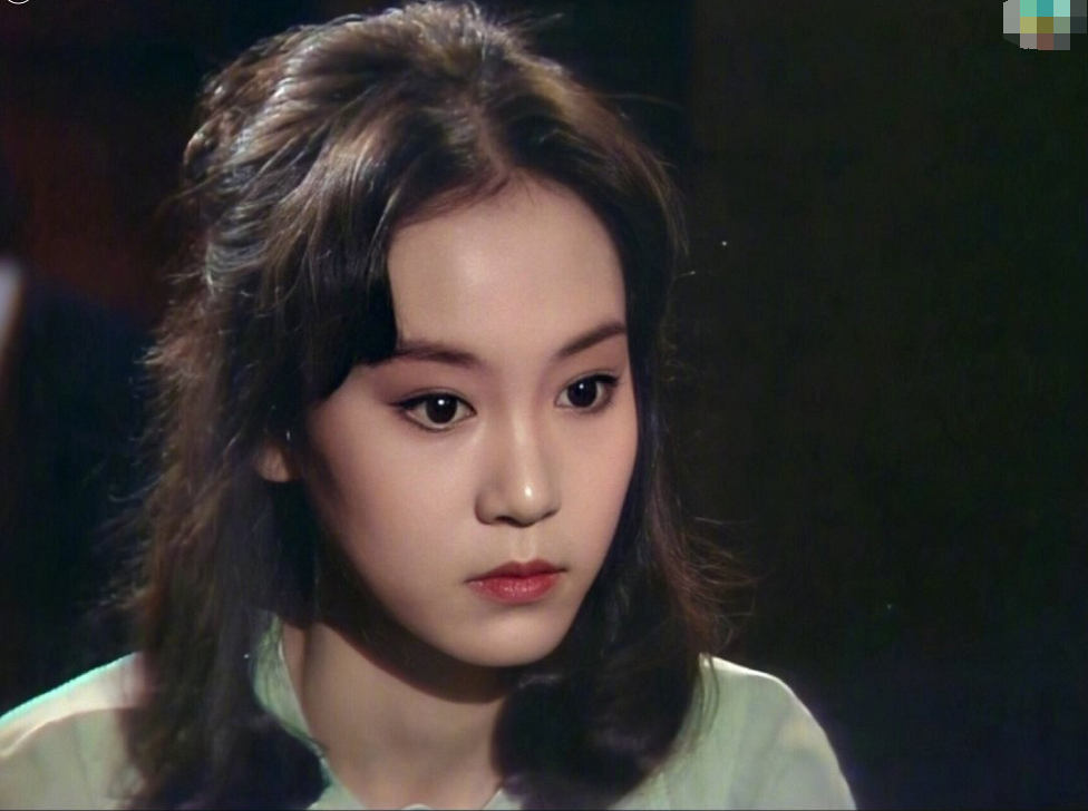 曾经琼瑶御用女演员,年轻时候美到让人窒息,一生无儿女成遗憾