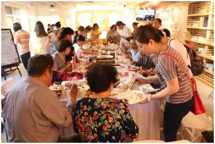 真实的邻里故事 ，讲述邻里和谐相处秘诀_邻居