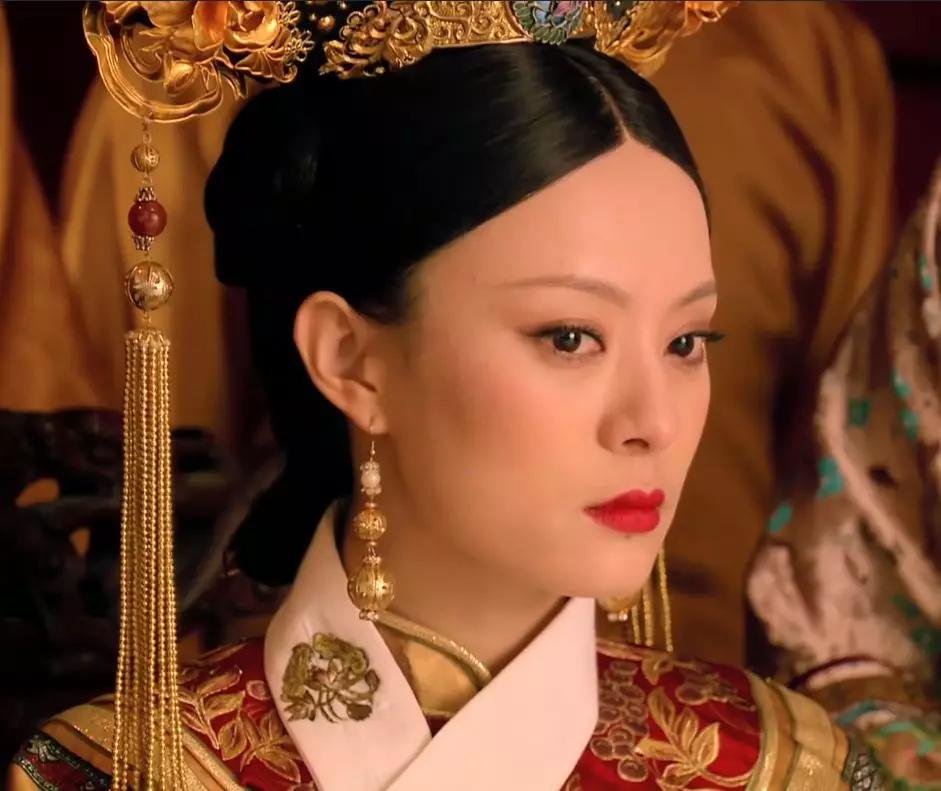 叶澜依是自杀?还是甄嬛下旨让她自行解决?你看懂了吗?