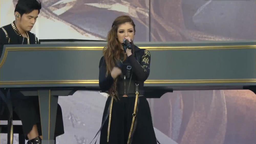 总决赛在鸟巢献唱《legends never die》的女歌手chrissy costanza,s7