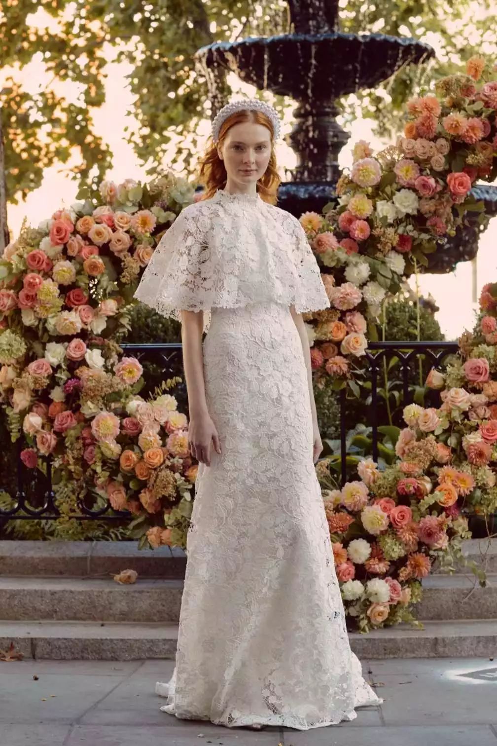 透过justinbieberhaileybaldwin的结婚礼服看2020年秋季婚纱流行趋势