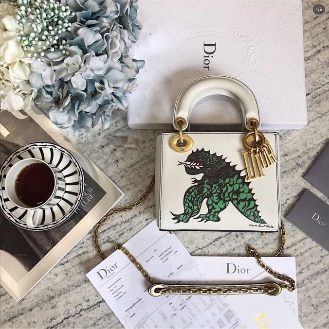 迪奥饰品dior 小蜜蜂耳钉价格:$470▼dior 项链价格:$490▼dior ja