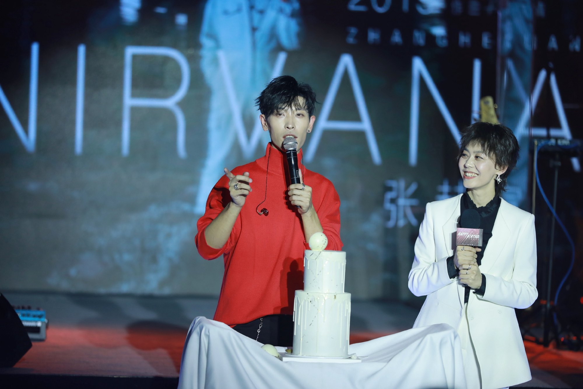 张赫宣生日会惊喜连连首唱新歌疯魔者说超宠粉