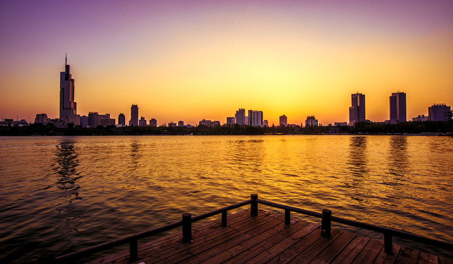 南京浪漫之都——大连科技之都——深圳文化之都——西安西安传奇之都