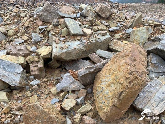 经地质部门鉴定,韩某等人非法开采的山石系建筑用石灰岩,属国家矿产