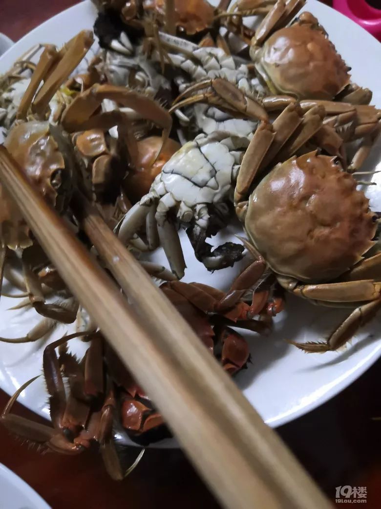 一元大小的田蟹都拿出来卖,这么小好吃吗