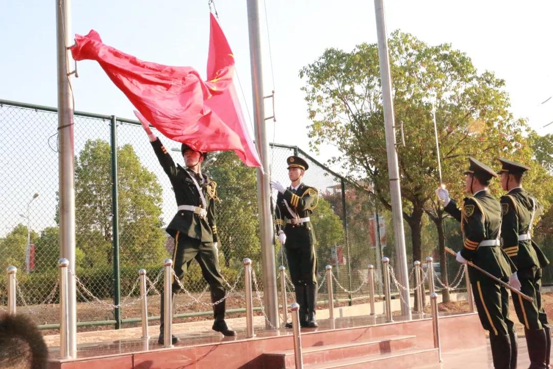 我院师生参加武汉工程大学举行的庆祝中华人民共和国成立70周年升
