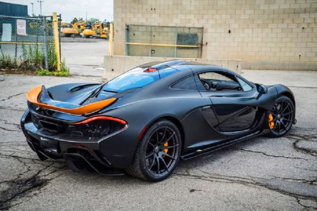 落地1500万 的迈凯伦p1,出远门靠托运,车牌很低调!