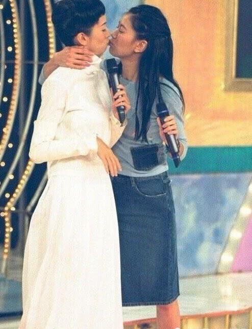 原创梅艳芳生日,袁咏仪深夜发文祝福,对梅艳芳的称呼多年未变