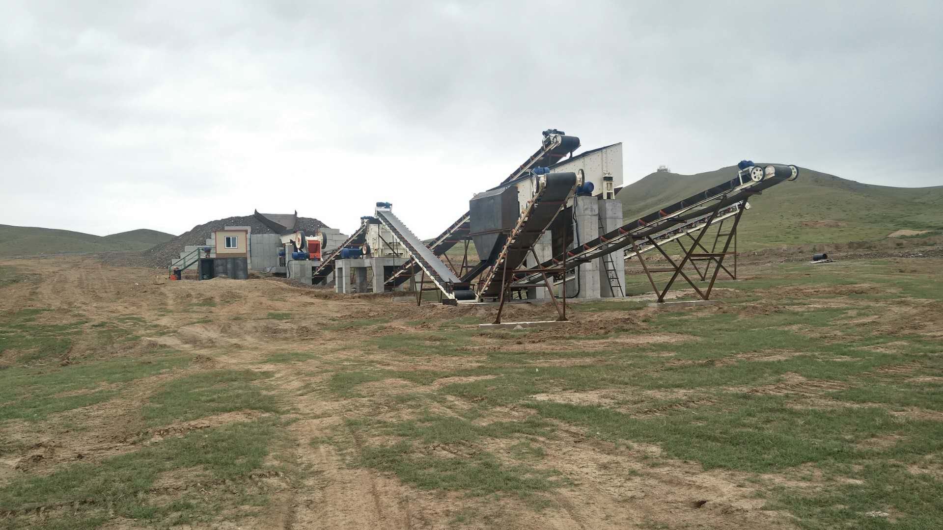 如何配置一条合理又实惠的砂石生产线frr83