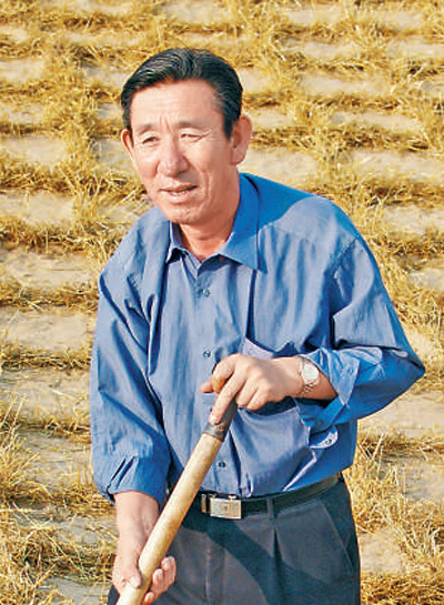 治沙播绿中实现人生价值(国家勋章和国家荣誉称号获得者)_王有德