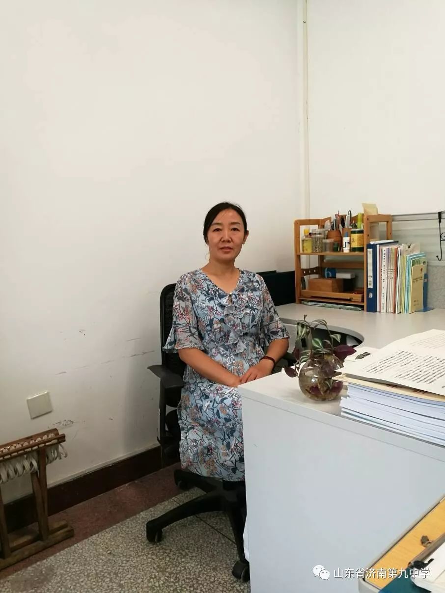 李蕾老师也积极把自己的工作经验和方法与同事们分享,促进班主任队伍